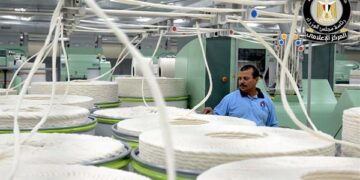 المركز الإعلامي لمجلس الوزراء يوضح حقيقة بيع الدولة لمصانع الغزل والنسيج