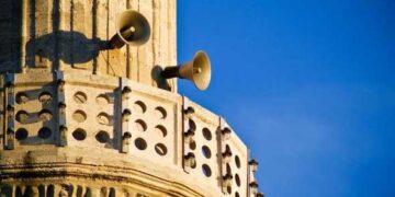 الأوقاف توضح ضوابط استخدام مكبرات الصوت بعد تداول خلاف بين مواطن وعامل مسجد على السوشيال ميديا