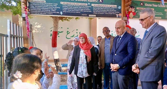 وزير التربية والتعليم ومحافظ أسوان يتابعان سير العملية التعليمية بمدرسة الشهيد عمرو فريد المتميزة للغات
