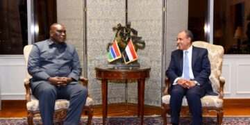 وزير الخارجية يلتقي وزير خارجية جامبيا لبحث سبل تعزيز العلاقات الثنائية