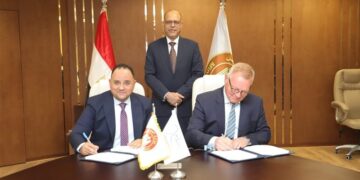 وزير العمل يشهد تجديد اتفاقية عمل جماعية تحفظ حقوق 2075 عاملاً بشركة قناة السويس للحاويات