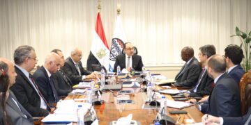 وزير قطاع الأعمال العام يستقبل وفدا رفيع المستوى من مجموعة البنك الدولي لبحث تعزيز التعاون المشترك