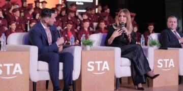 وكيل محافظ البنك المركزي للمسئولية المجتمعية تشارك في حفل التخرج السنوي لأكاديمية السويدي للتعليم الفني