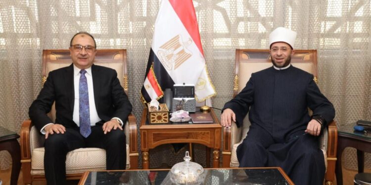 وزير الأوقاف يستقبل وزير قطاع الأعمال العام لبحث تعزيز التعاون والتكامل في عدد من المجالات