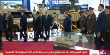 الرئيس السيسي يتفقد جناح مصر بمعرض «إيديكس 2025»