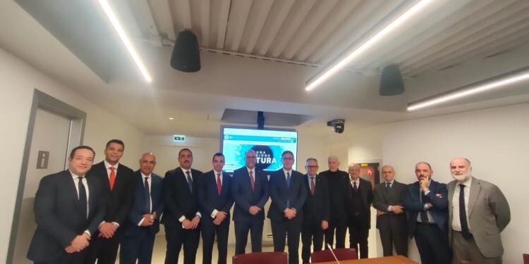 وزير العمل يلتقي رئيس اتحاد الحِرَف والمنشآت الصغيرة الإيطالي لتعزيز التعاون في التدريب المهني