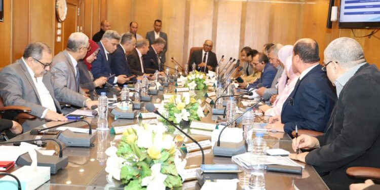 نائب وزير الاسكان يتابع اجراءات تطوير أداء الهيئة القومية لمياه الشرب والصرف الصحي