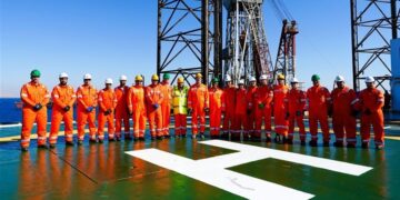 وزير البترول يتفقد حفر أول بئر ببرنامج إيني الإيطالية الجديد في خليج السويس وسيناء