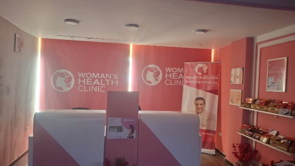الصحة: إغلاق مركز “Woman Health Clinic” للعمل دون ترخيص وضبط منتحل صفة طبيب
