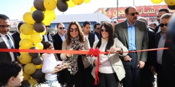 وزيرتا التخطيط والتنمية المحلية ومحافظ سوهاج يتفقدون مشروعات تطوير كورنيش النيل الغربي ويفتتحون حديقة مدينة ناصر العامة