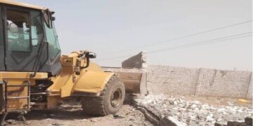 وزير الإسكان يُصدر 5  قرارات إزالة لمخالفات بناء بمدينة غرب بورسعيد