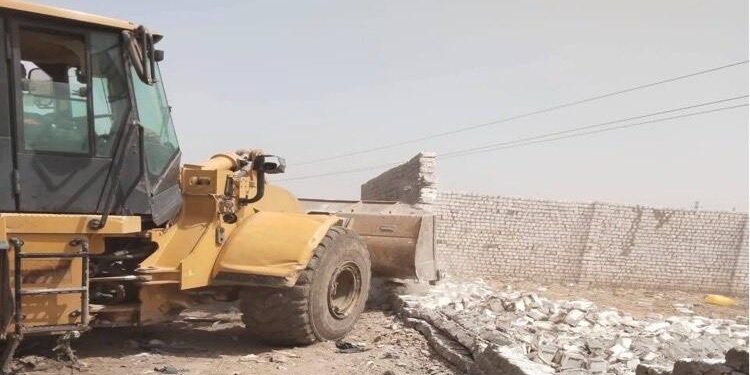 وزير الإسكان يُصدر 5  قرارات إزالة لمخالفات بناء بمدينة غرب بورسعيد