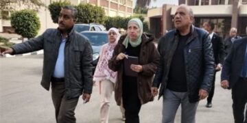 وزير قطاع الأعمال العام يتفقد شركة ممفيس للأدوية لمتابعة سير العمل والإنتاج