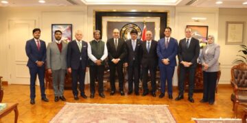 وزير قطاع الأعمال العام يستقبل سفير الهند بالقاهرة والرئيس التنفيذي لشركة الفنادق الهندية المحدودة