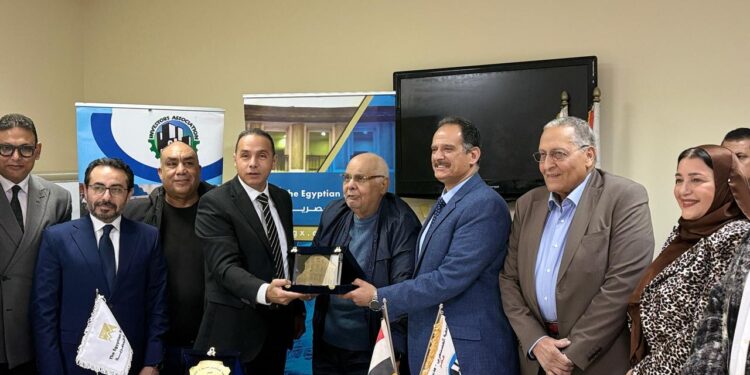 رئيس البورصة المصرية يوقّع بروتوكول تعاون مع جمعية مستثمري السادس من أكتوبر