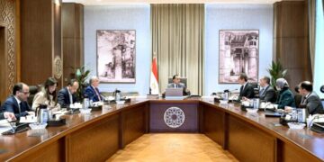 “الحكومة” تبحث وضع حلول جذرية للمشكلات المالية لـ”ماسبيرو” والصحف القومية