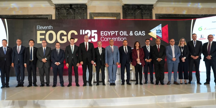 وزير البترول والثروة المعدنية خلال مؤتمر ” التعاون لتعزيز فرص الاستكشاف والإنتاج البترولي “