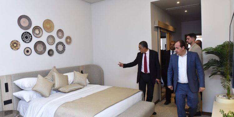 رئيس هيئة الاستثمار يتفقد مشروع «نايا ويلنس نايل سورناجا» المملوك لهيئة الاستثمار