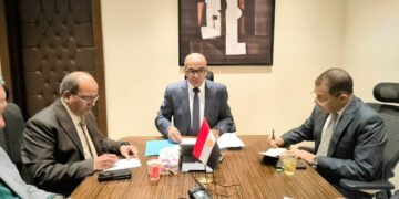 نائب وزير الإسكان يعقد اجتماعًا لمتابعة الاحتياجات من الطلمبات لشركات مياه الشرب والصرف الصحي