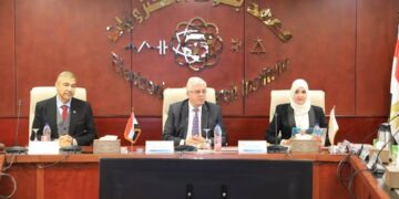 وزير التعليم العالي يترأس اجتماع مجلس إدارة معهد بحوث الإلكترونيات بتشكيله الجديد