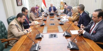 وزير العمل يبحث مع مساعد وزير الاتصالات تسريع إطلاق خدمات الوزارة على «بوابة مصر الرقمية»