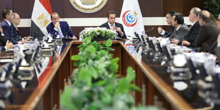 وزير الصحة يبحث مع وزير المالية انتظام سلاسل توريد الأدوية والمستلزمات الطبية