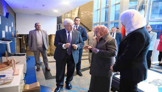 وزير التعليم العالي يتفقد معهد بحوث الإلكترونيات ويشيد بإمكاناته البحثية والتقنية