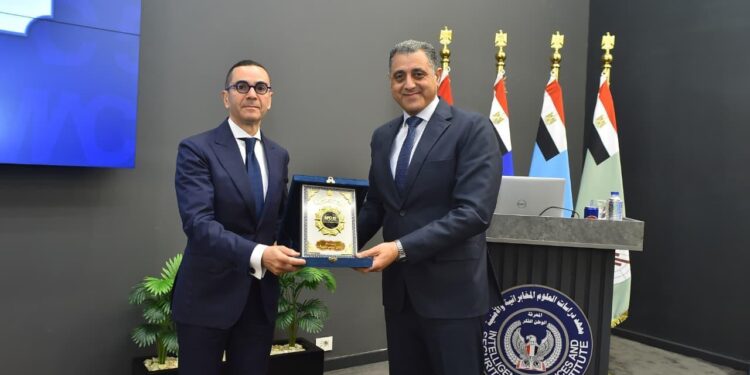 وزير الاستثمار والتجارة الخارجية يلتقي أعضاء دورة التمثيل الدبلوماسي العسكري بالخارج