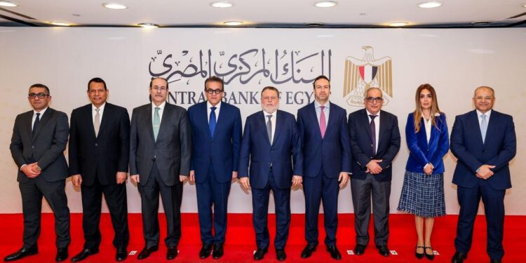 محافظ البنك المركزي ونائب رئيس الوزراء يشهدان تجديد بروتوكول التعاون مع صندوق مواجهة الطوارئ الطبية والأمراض الوراثية