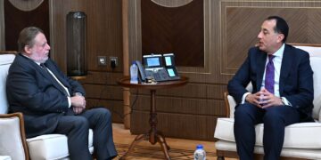 رئيس الوزراء يلتقي محافظ البنك المركزي لمتابعة جهود التنسيق المشترك في عدد من الملفات الاقتصادية