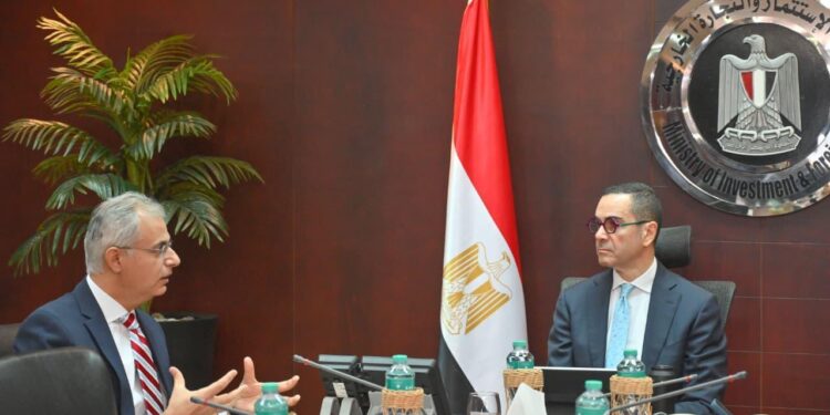 وزير الاستثمار يلتقي المؤسس والرئيس  التنفيذي لشركة “باور إيديسون” الأمريكية لبحث سبل التعاون في مجال حلول الطاقة المستدامة