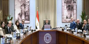 رئيس الوزراء يلتقي مسئولي شركة “إيني” ومجموعة مستشفيات “سان دوناتو” الإيطالية