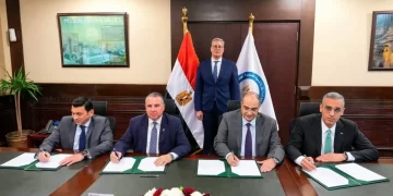 وزير البترول والثروة المعدنية يشهد توقيع عقد تمويل مجمع إنتاج السيليكون المعدني