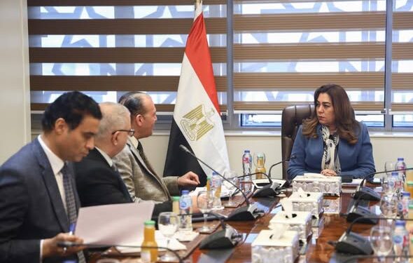 وزيرة التنمية تناقش مع عدد من قيادات الوزارة الرؤية المتكاملة لتنمية وتطوير مدينة رشيد بمحافظة البحيرة