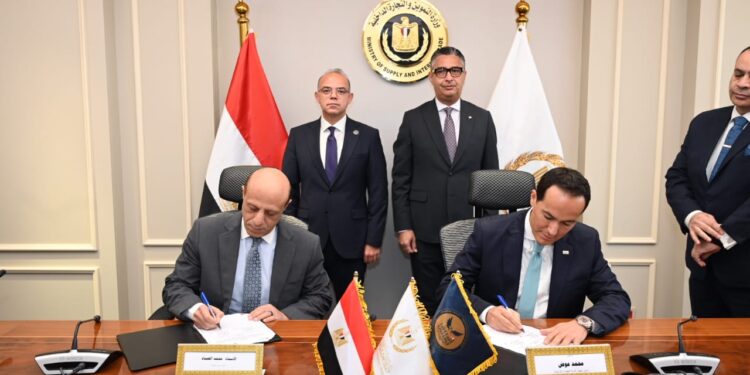 رئيس الرقابة المالية ووزير التموين يشهدان توقيع بروتوكول تعاون لإنشاء مكتب سجل تجاري مميز لخدمات الشركات