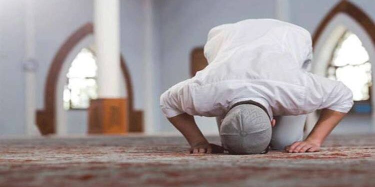 دار الإفتاء توضح حكم صلاة تحية المسجد أثناء خطبة الجمعة