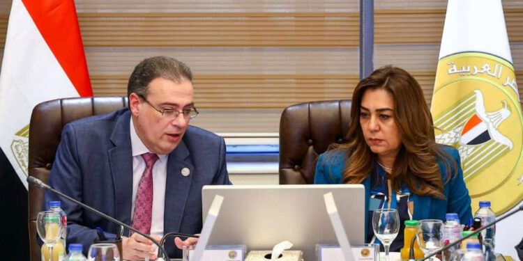 وزيرة التنمية تبحث مع رئيس الجهاز المركزي للتنظيم والإدارة تحديث الهياكل التنظيمية