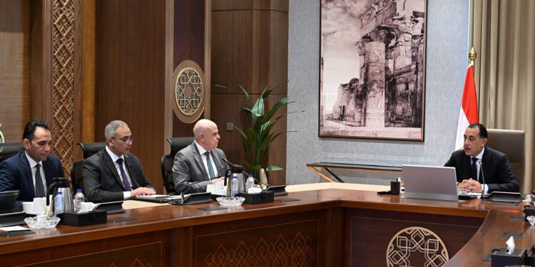 رئيس الوزراء يتابع أعمال المرحلة الأولى من المبادرة الرئاسية “حياة كريمة”