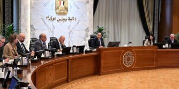 رئيس الوزراء يتابع موقف مشروع إنتاج الهيدروجين الأخضر بقدرة 100 ميجاوات بالمنطقة الاقتصادية