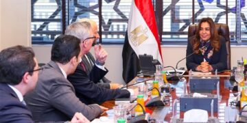 وزيرة التنمية توجه بالانتهاء من دراسة تقييم الأثر البيئي لمشروع توليد الكهرباء من الرياح بالبحر الأحمر