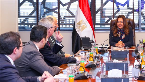 وزيرة التنمية توجه بالانتهاء من دراسة تقييم الأثر البيئي لمشروع توليد الكهرباء من الرياح بالبحر الأحمر
