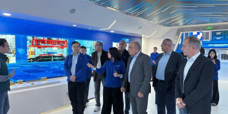 وزير الكهرباء يشهد مراسم توقيع اتفاقية تعاون استراتيجي لتوطين صناعة بطاريات تخزين الطاقة