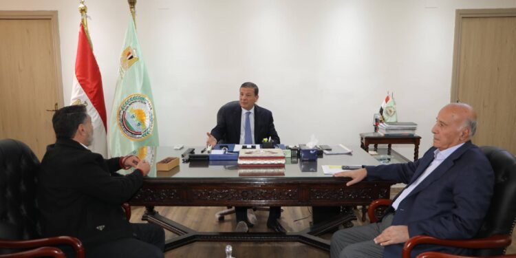 وزير الزراعة يستقبل رئيس اتحاد منتجي الدواجن لبحث استقرار وتوازن الأسعار