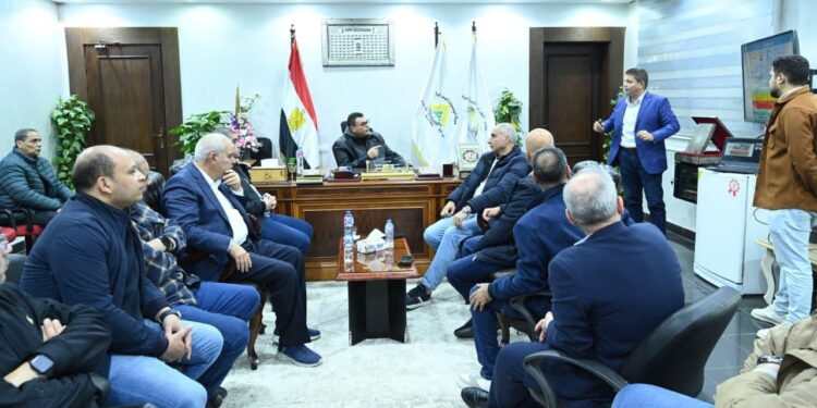 في مستهل جولته اليوم: وزير الإسكان يعقد اجتماعا لمتابعة مشروعات القرى السياحية