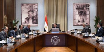 رئيس الوزراء يتابع مع وزير الري عددا من ملفات عمل الوزارة