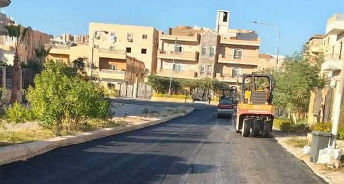 تنفيذاً لتوجيهات وزير الإسكان: استكمال تنفيذ وتطوير الطرق والمداخل بمدن الفيوم الجديدة والعبور وحدائق العاشر من رمضان