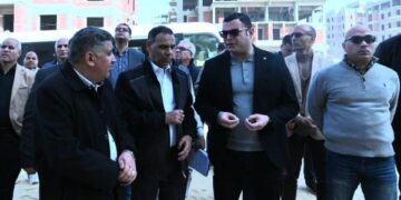 وزير الإسكان يتفقد المشروعات السكنية ومستشفى  مدينة حدائق أكتوبر