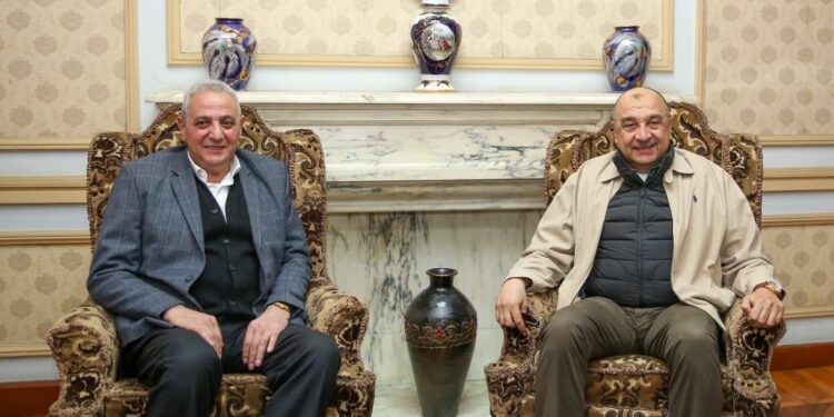 وزير قطاع الأعمال يستهل زيارته لشركة مصر للغزل والنسيج بالمحلة الكبرى بلقاء محافظ الغربية