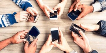 اتصالات النواب: دراسة إصدار تشريع يقنن ويضع ضوابط لاستخدام السوشيال ميديا بالنسبة للأطفال