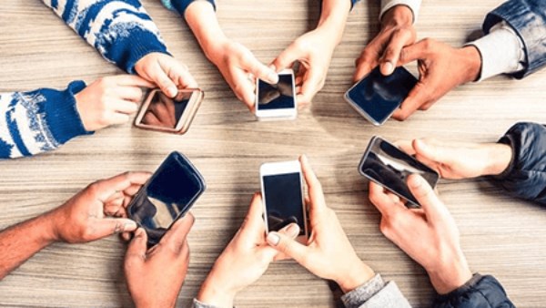 اتصالات النواب: دراسة إصدار تشريع يقنن ويضع ضوابط لاستخدام السوشيال ميديا بالنسبة للأطفال